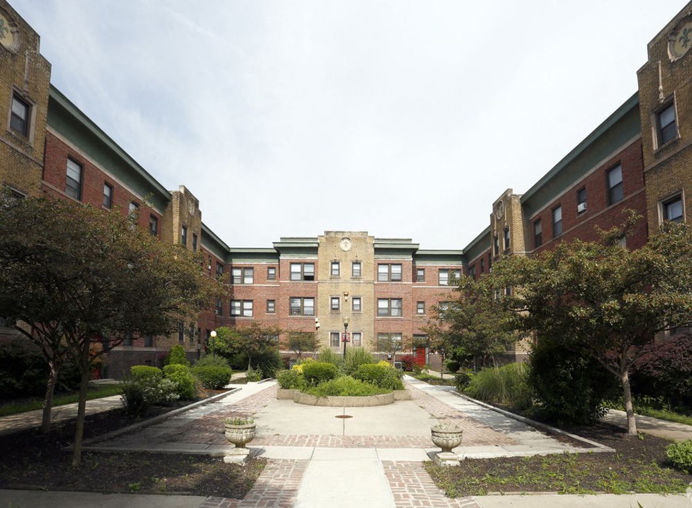 Exterior courtyard of Historic Dorchester apartments in Indianapolis